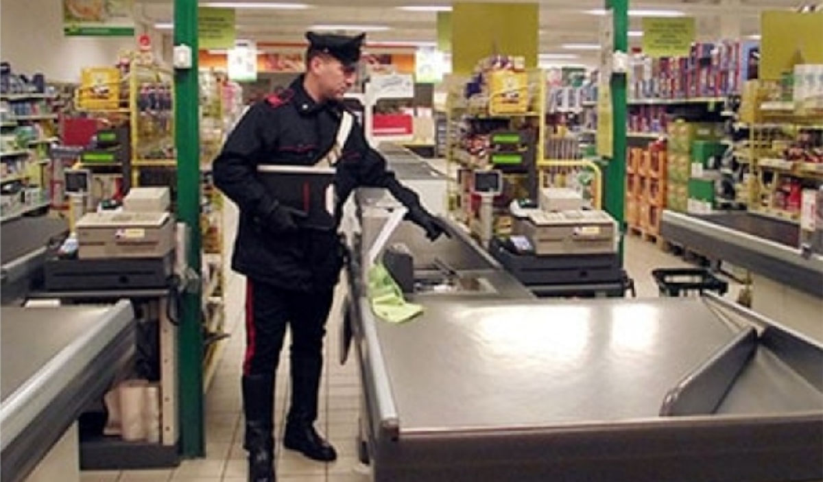Rapina al supermercato di Marina di Ragusa, arrestato il rapinatore