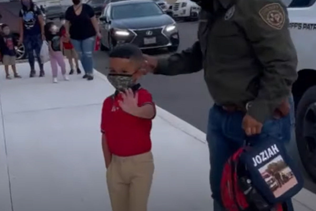La commovente sorpresa per Josiah al primo giorno di scuola