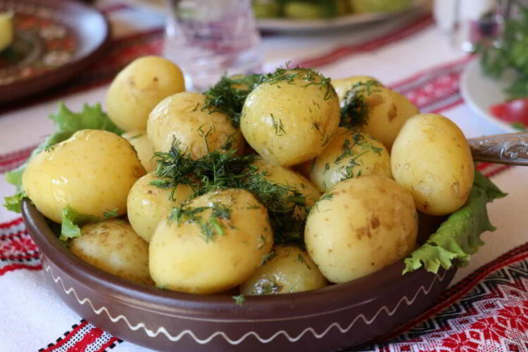 Patate lesse con prezzemolo per la dieta delle patate