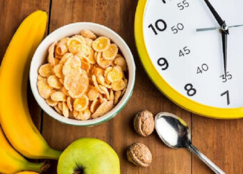 Digiuno intermittente, come dimagrire con la dieta del 16 e dell'8: si mangia tutto