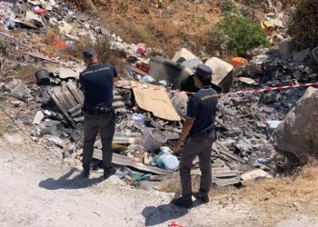 Discarica di rifiuti pericolosi sequestrata a Motta Sant’Anastasia