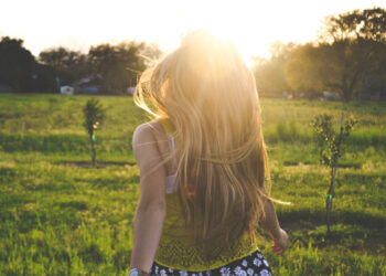 Dieta per la salute dei capelli: gli alimenti da portare a tavola