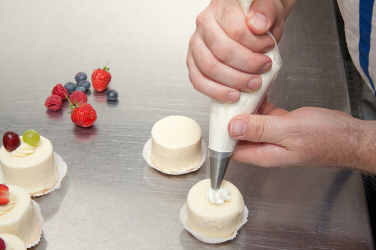 Offerte di lavoro a Modica: cercasi pasticcere e addetta/o al banco