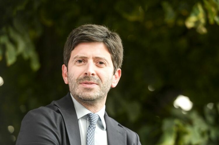 Vaccino Covid, Speranza: Bimbi da dicembre, terza dose anche sotto 60 anni
