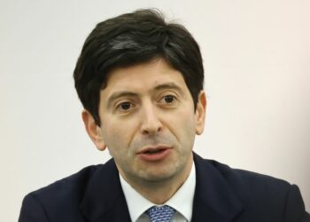 Vaccino Covid, Speranza: Terza dose cruciale, possibile farla dopo 5 mesi