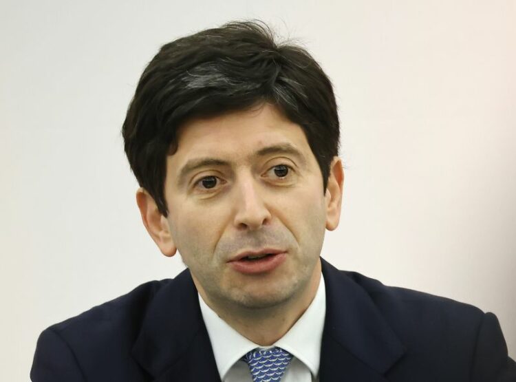 Vaccino Covid, Speranza: Terza dose cruciale, possibile farla dopo 5 mesi