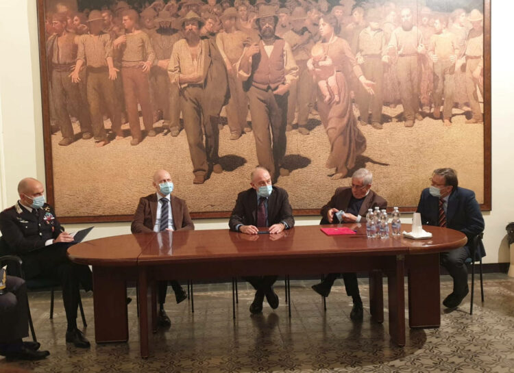 Rapina in banca in pieno centro a Vittoria. Il Prefetto in città