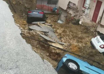Alluvione a Sciacca, voragine inghiotte auto è impressionante