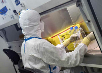 Variante Omicron è in Italia, un caso in Campania: arrivato dal Mozambico