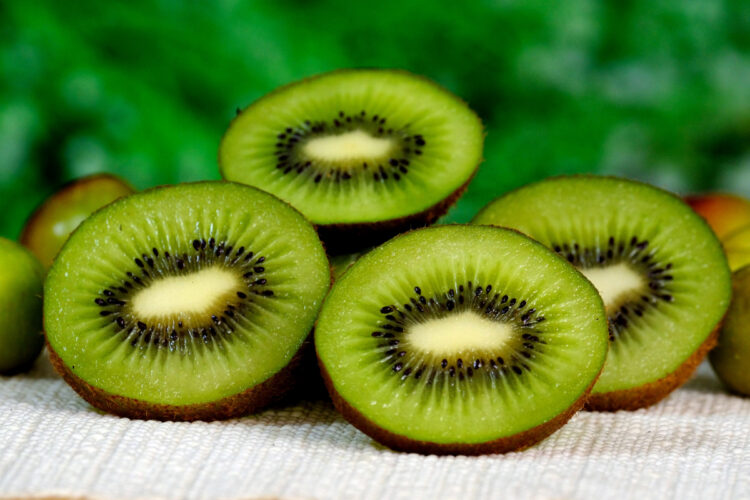 Come dimagrire bene e in salute a novembre mangiando kiwi: menù