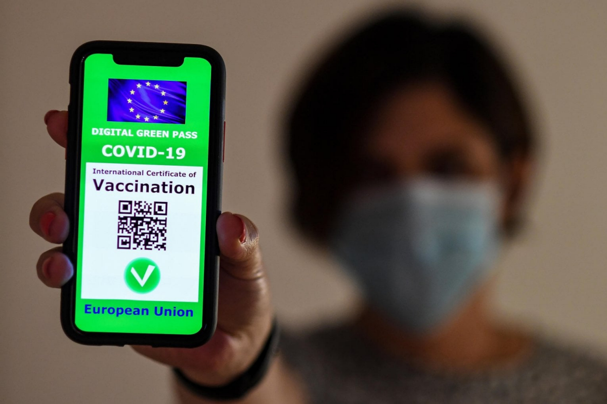 Covid, nuova ordinanza green pass stazioni e taxi: restrizioni a Natale?