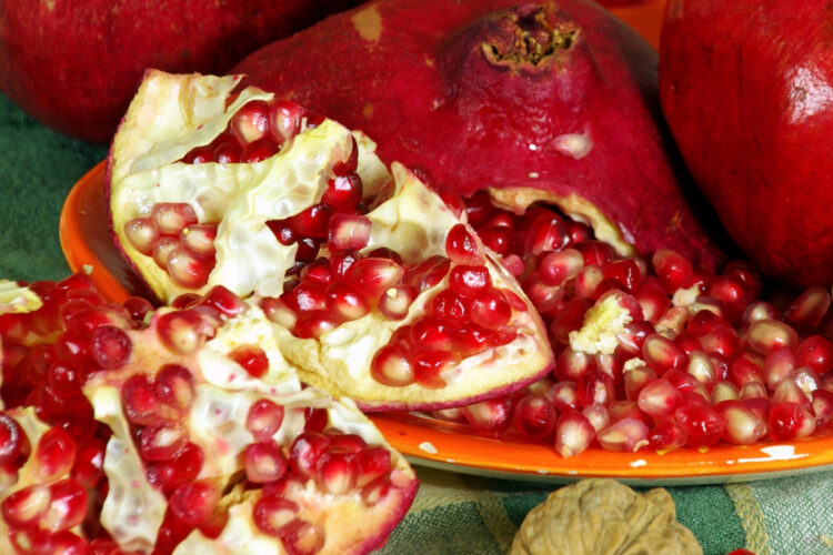 Dieta della melagrana a novembre: perdi peso e fai il pieno di vitamine