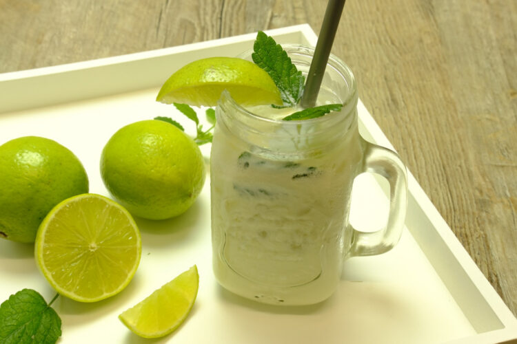 Dieta dello yogurt e limone: 5 giorni per sgonfiare la pancia