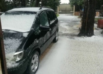 Violenta grandinata ad Augusta, grandine enorme: è impressionate