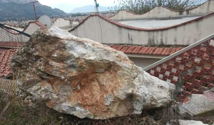 Masso cade da Monte a Cinisi