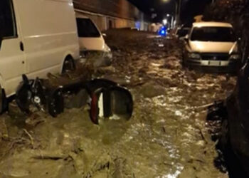 Nubifragio a Scaletta Zanclea: auto sepolte dal fango