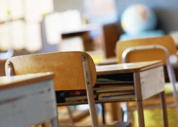 Scuola, un positivo Covid in classe: niente Dad