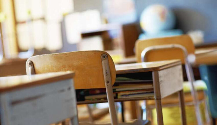 Scuola, un positivo Covid in classe: niente Dad