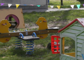 Variante Omicron, chiusa scuola figlio positivo