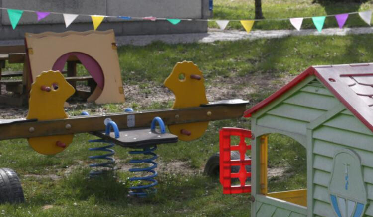 Variante Omicron, chiusa scuola figlio positivo