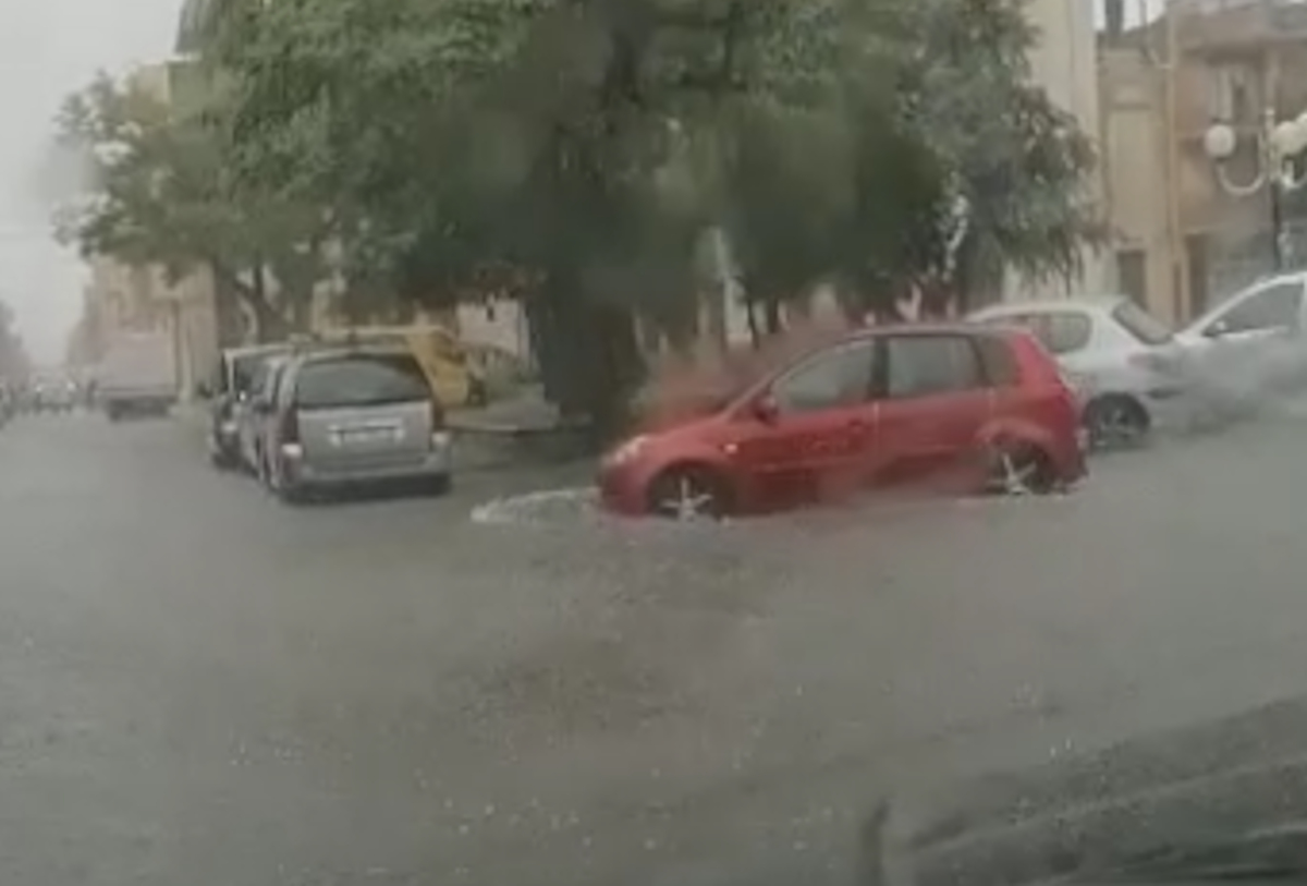 Maltempo a Vittoria, strade allagate dalla pioggia VIDEO