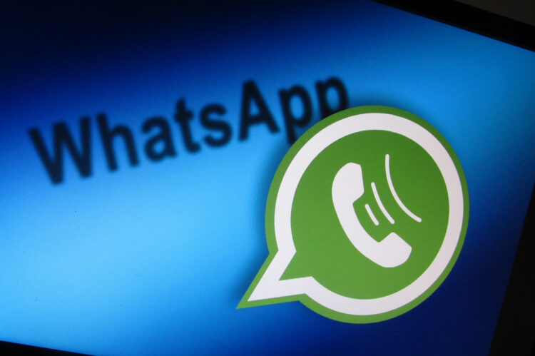 WhatsApp: il trucco per scrivere un messaggio senza usare le mani