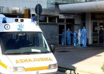 Covid, 15.021 nuovi casi e 43 decessi in 24 ore