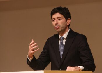 Speranza firma l’ordinanza, la Calabria passa in zona gialla