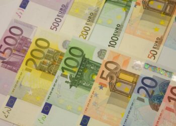 Più liquidità ma diminuisce la quota degli italiani che risparmiano