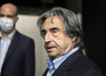 Riccardo Muti rinuncia a concerti per polmonite