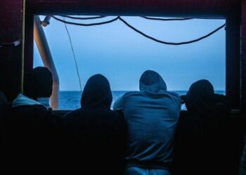 Nave Geo Barents con 558 migranti a bordo diretta in Sicilia