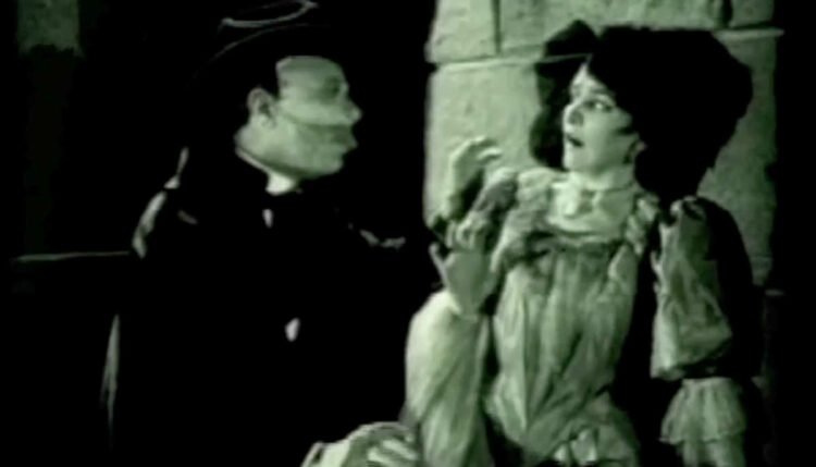 La proiezione del film “Il Fantasma dell’Opera”, musicato dal vivo dal compositore Giovanni Renzo, chiude il DonnaFugata Film Festival 2021