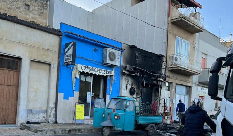 Attentato incendiario in un bar di Comiso