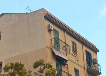 Balcone pericolante e penzolante a Palermo