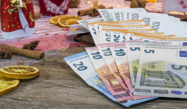 Bonus Natale fino a 1.400 euro a famiglia: a chi tocca e come funziona