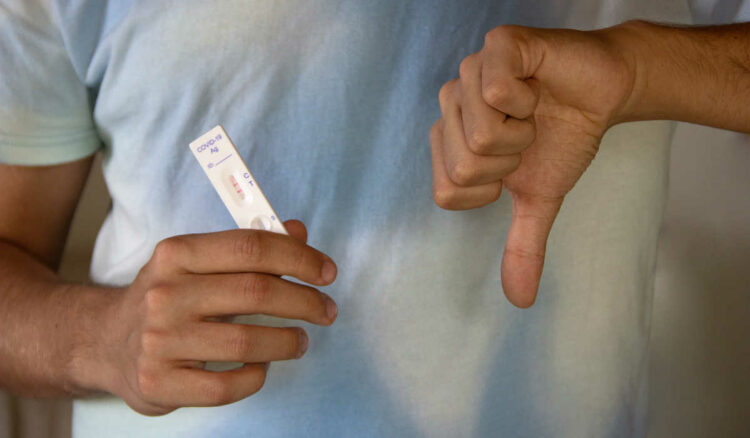 Contatto con positivo, nuove regole per quarantena