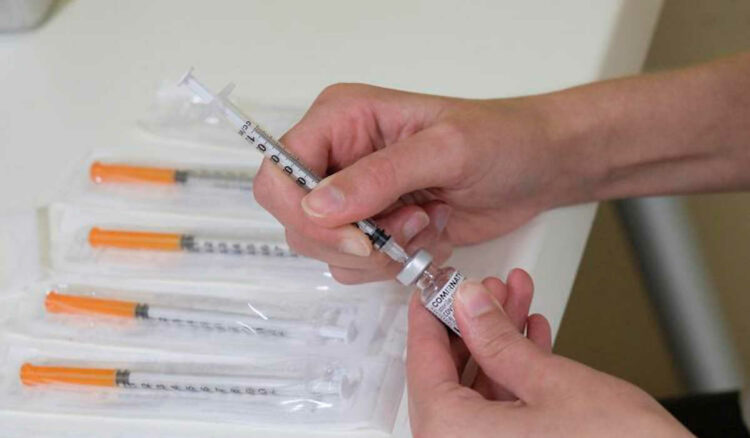 Covid Belgio, si vaccina 8 volte per falso green pass: arrestato