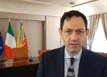 Covid, allarme Razza: la variante Omicron tenderà ad essere prevalente