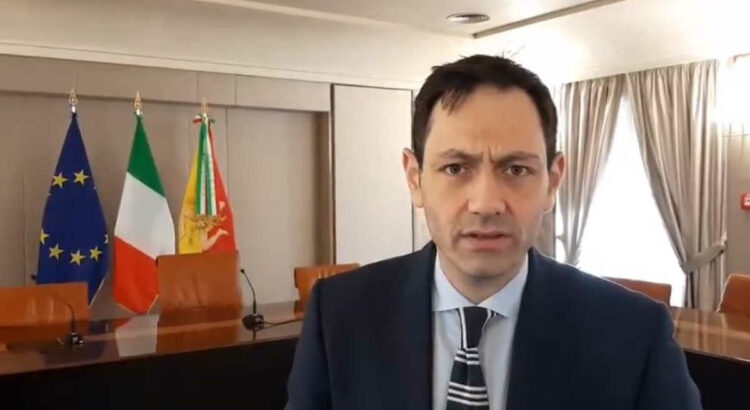 Covid, allarme Razza: la variante Omicron tenderà ad essere prevalente