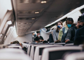 Covid, fino a 600 voli cancellati a Capodanno ed Epifania: quando e chi può avere il rimborso