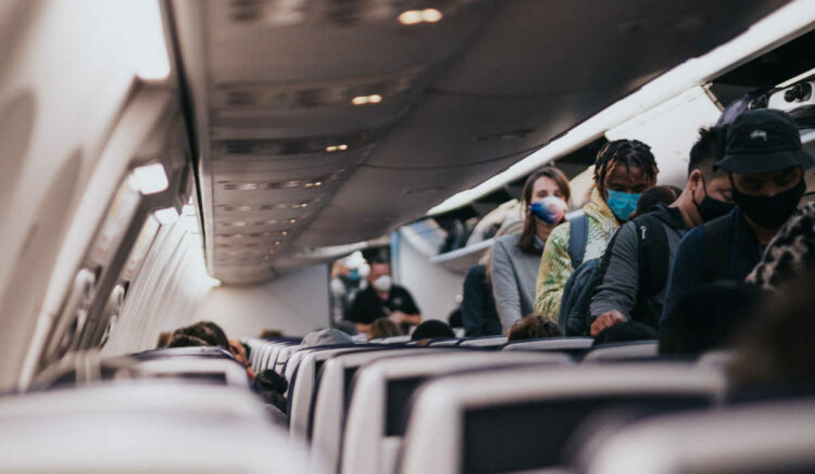 Covid, fino a 600 voli cancellati a Capodanno ed Epifania: quando e chi può avere il rimborso