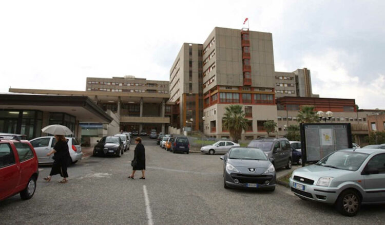 Donna muore mentre torna a casa dopo intervento: 17 indagati a Messina