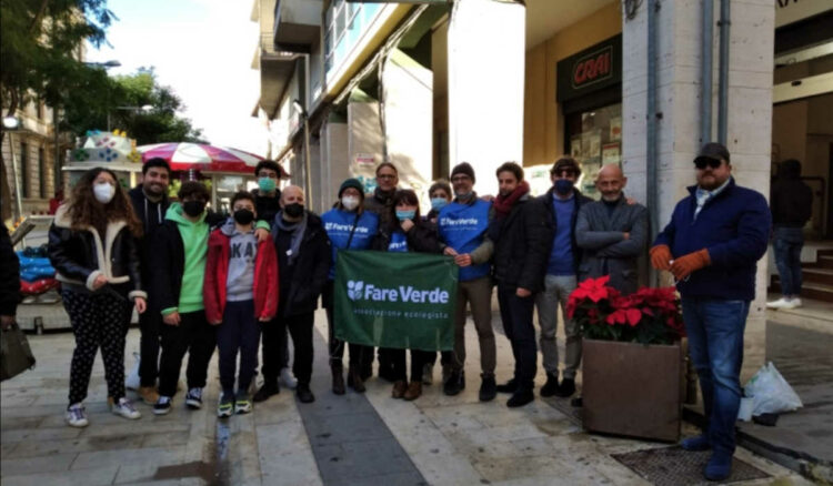 Fare Verde Vittoria: stelle di Natale in via Cavour