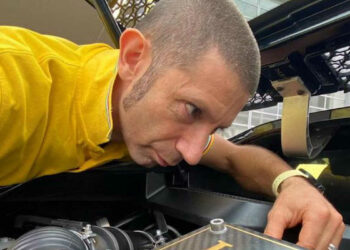I funerali di Emanuele Sabatino, il meccanico youtuber di EmaMotorsport morto a 45 anni
