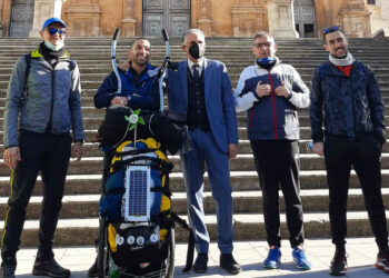 Modica, la partenza di Giulio Stracquadanio per la via Francigena