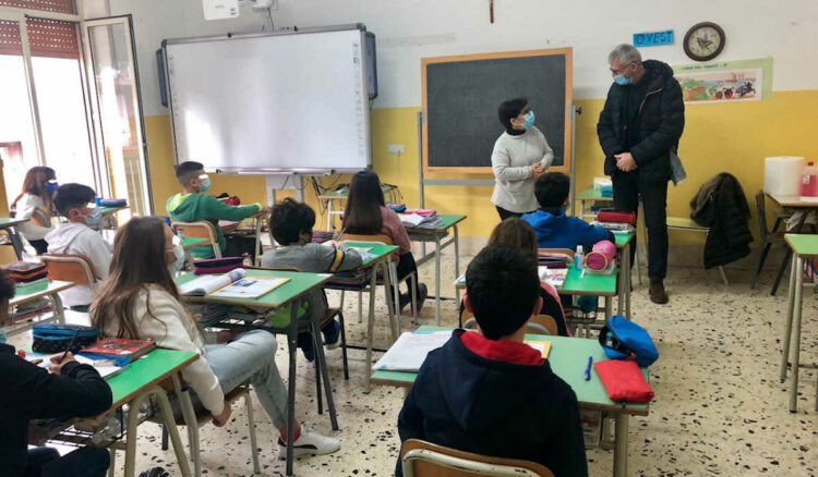 Il sindaco Cassì stamane in visita al Plesso Stesicoro