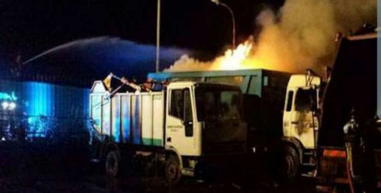 Gurrieri: Vittoria come il Far West, un camion della raccolta dei rifiuti, la Roma Costruzioni srl, è stato dato alle fiamme, a Vittoria