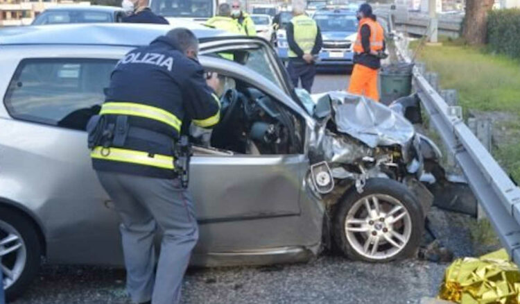 Incidente mortale in tangenziale a Messina: morta una donna e 3 feriti