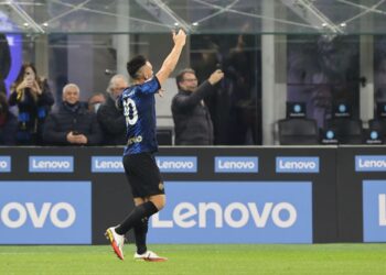 Cagliari travolto a San Siro, Inter da sola in testa