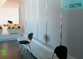 Modica, atto vandalico al centro vaccinale